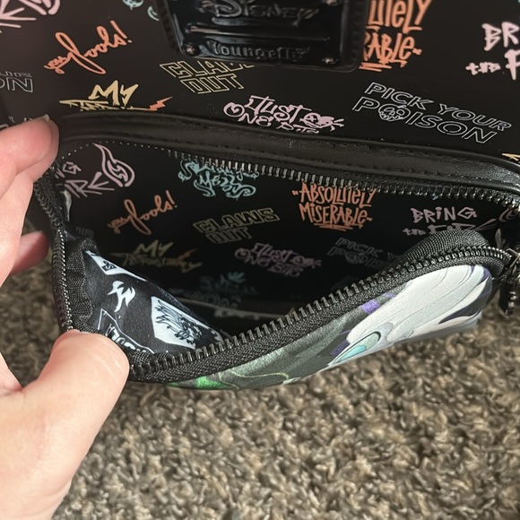 Loungefly Villians mini backpack - Picture 8 of 8